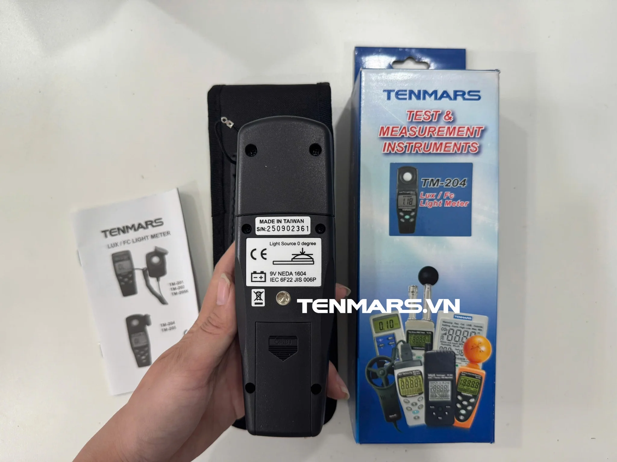 Máy đo cường độ ánh sáng Tenmars TM-204 11 Mặt sau máy đo lux Tenmars TM-204
