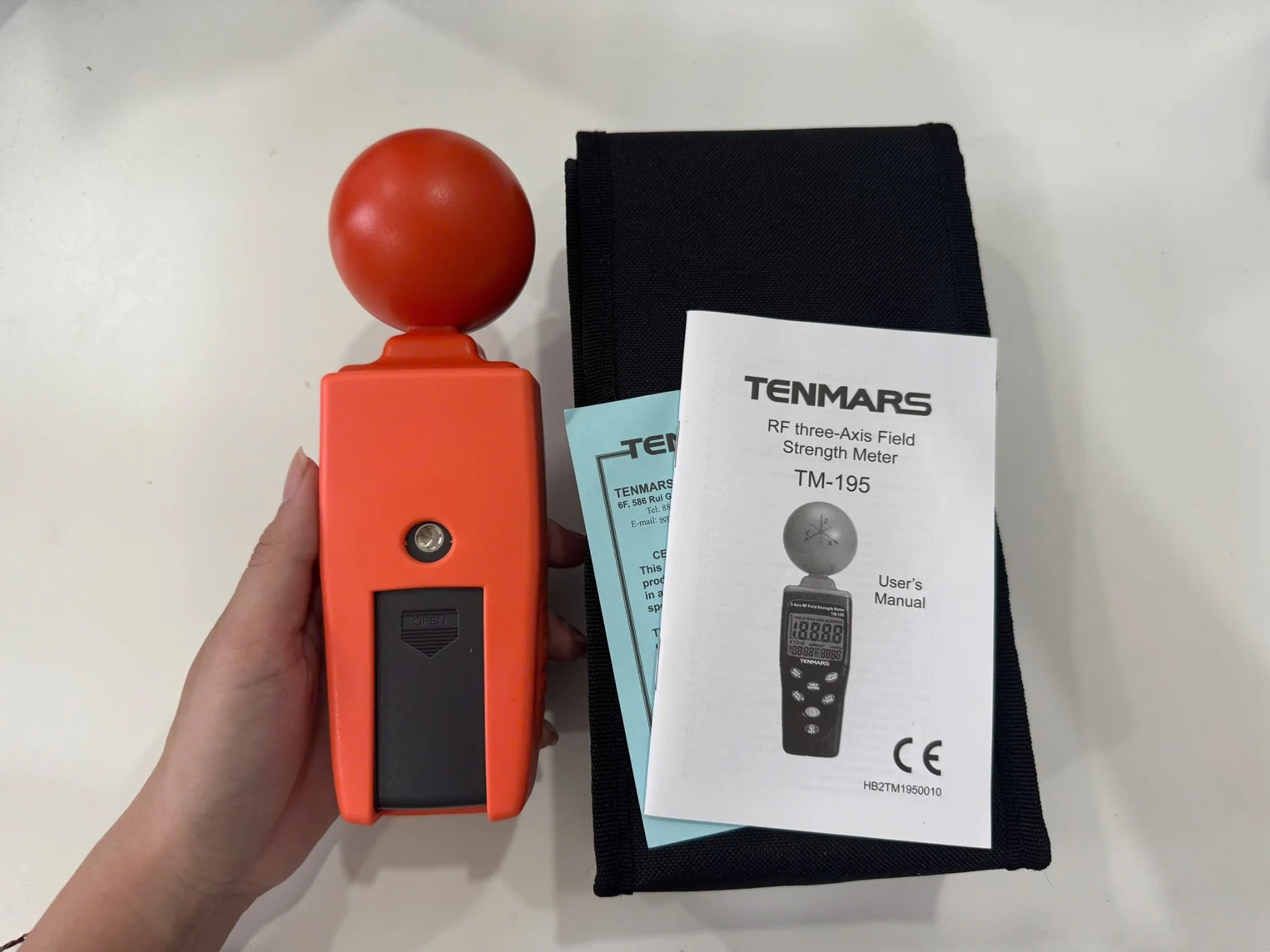 Máy đo cường độ sóng điện trường Tenmars TM-195 11 Ảnh thực tế máy đo cường độ sóng điện trường Tenmars TM-195 mặt sau