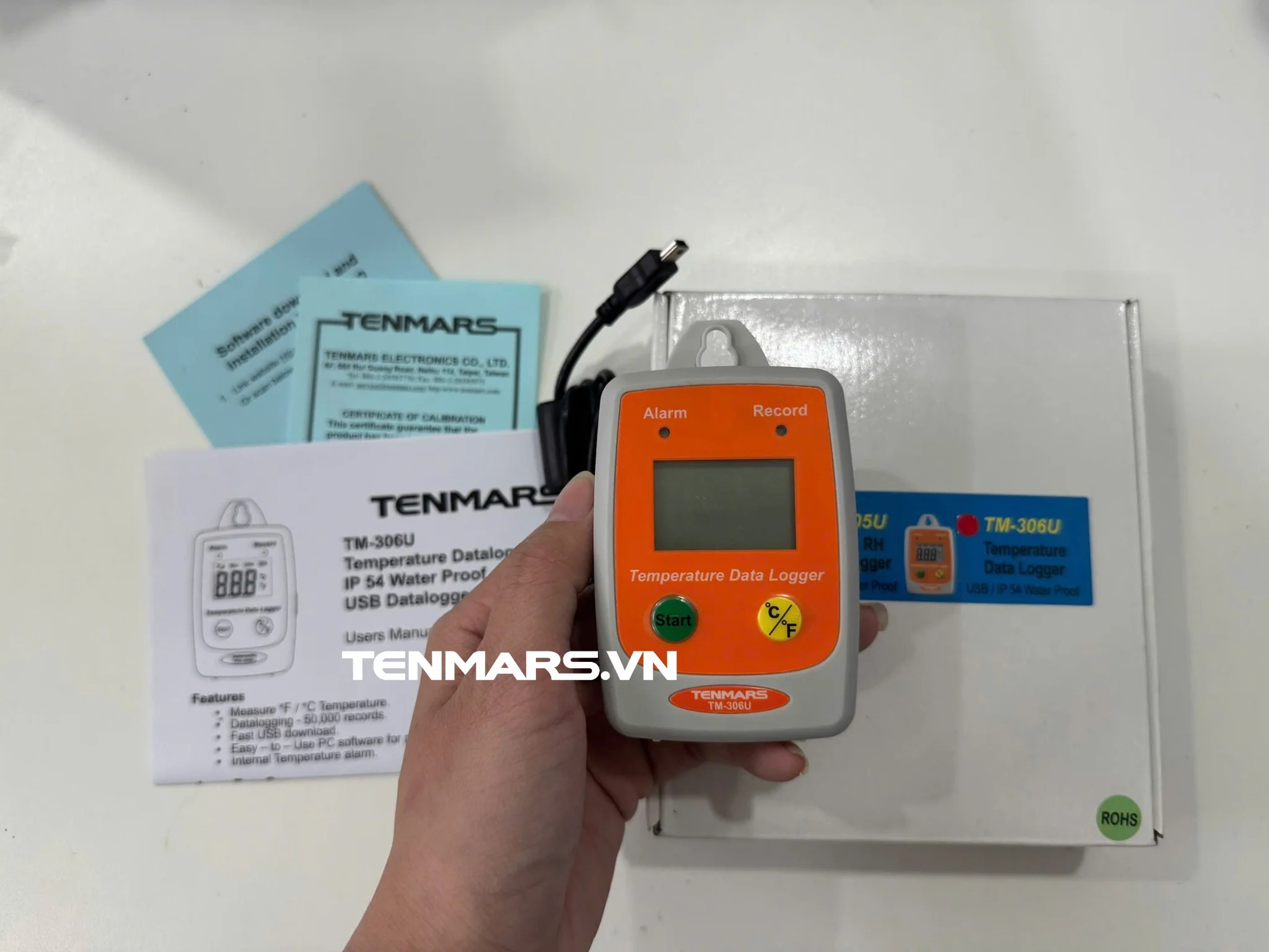 Nhiệt kế tự ghi Tenmars TM-306U 10 Mặt trước datalogger nhiệt độ Tenmars TM-306U