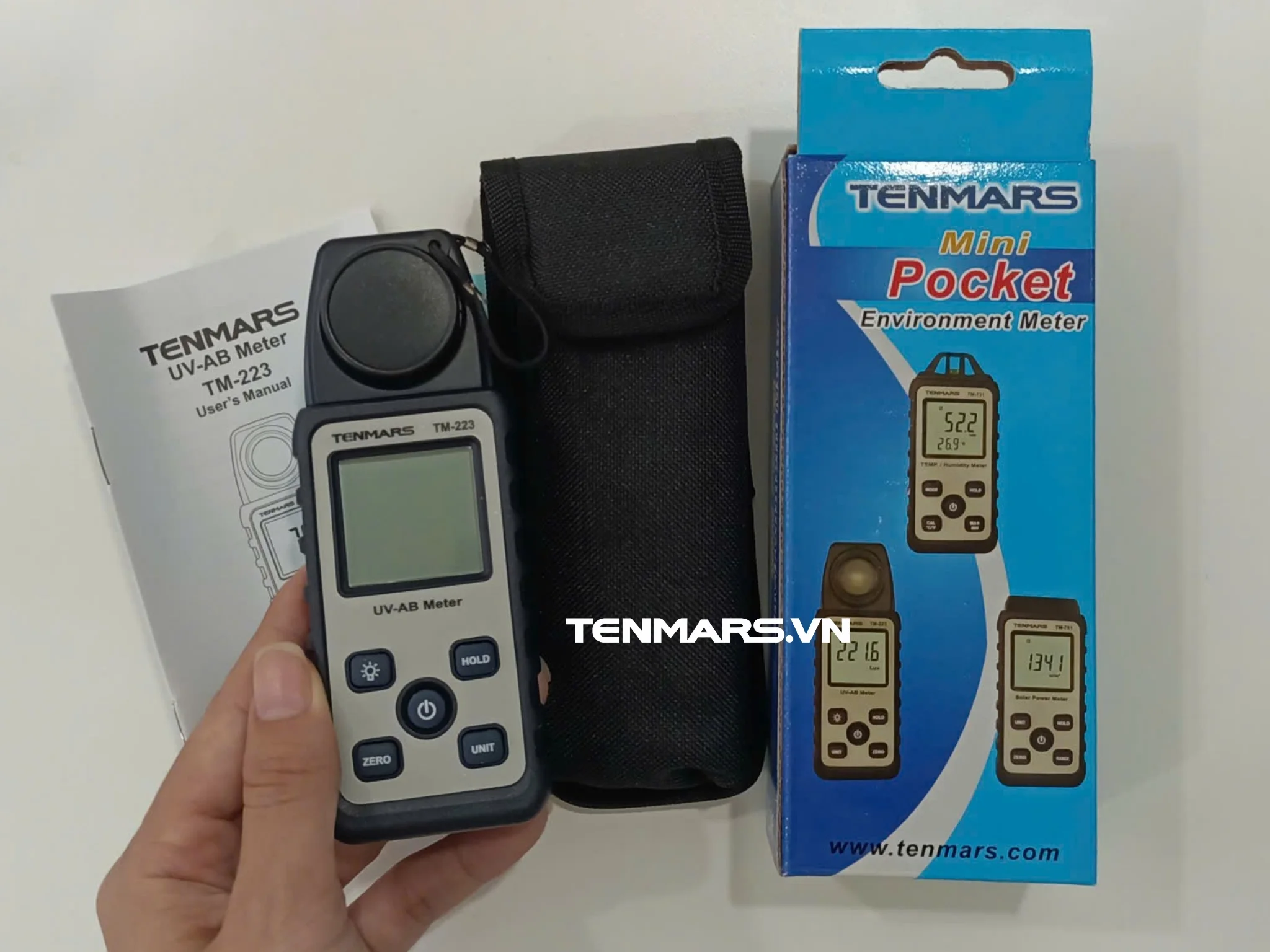 Máy đo tia UV Tenmars TM-223 10 Thiết bị đo tia UV Tenmars TM-223 mặt trước màn hình rõ nét